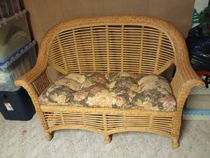 lot 674 image: Rattan Love Seat