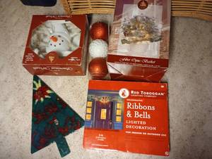 lot 676 image: Wreath, Holiday Decor, Large Ornaments, Homemade Stained Glass Tree