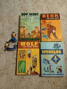 lot 690 image: Vintage Boy Scouts Books & Figurines