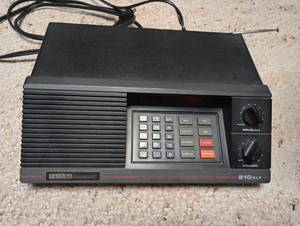 lot 713 image: Bearcat 40 Channel Radio Scanner
