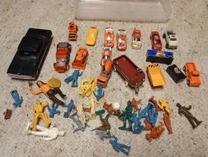 lot 715 image: Vintage Toy Cars, Cowboys & Indians