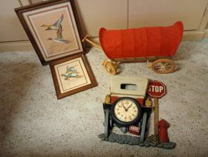 lot 716 image: Duck Prints, Covered Wagon, Clock
