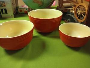 lot 722 image: Nesting Bowls (3) by Halls USA