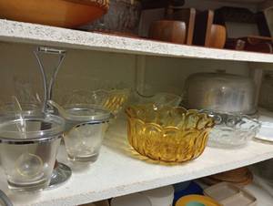 lot 729 image: Shelf of Glass Bowls & Serving Platters, Metal Cake Cover, Etc