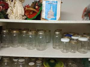 lot 736 image: Shelf of Pint & Quart Jars w Lids