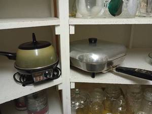 lot 749 image: Oster Electric Fondue & Sunbeam Electric Fry Pan (No Cord)