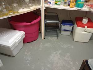 lot 754 image: Coolers, Shoe Organizer, Oversized Bucket