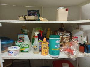lot 755 image: Shelf of Cleaning Supplies