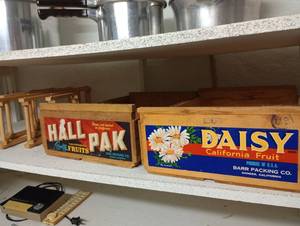 lot 757 image: Two Vintage Wood Fruit Boxes & Folding Wine Rack