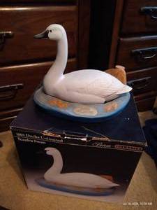 lot 770 image: 1991 Beam Ducks Unlimited Tundra Swan Decanter