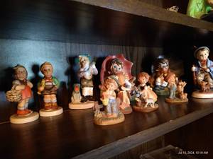 lot 776 image: American Children Figurines, Different Brands