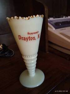 lot 783 image: Drayton, ND Souvenir Vase (Glows Brightly w Black Light)