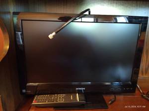 lot 784 image: Hitachi TV, Remote & Manual