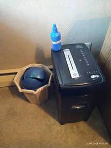 lot 802 image: Paper Shredder, Trash Bin, Oil