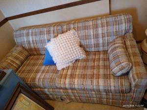 lot 818 image: Small Plaid Sofa Bed Couch
