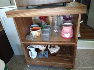 lot 825 image: Rolling Shelf w Vases, Etc