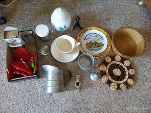 lot 834 image: Vintage Souvenirs Lot