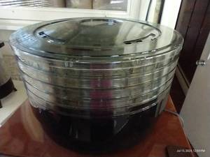 lot 836 image: Dehydrator w 5 Trays