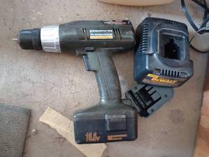 lot 872 image: Drill & Battery Charger