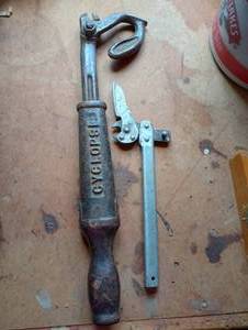 lot 878 image: Clyclops Cast Iron Nail Puller & Smaller Nail Puller