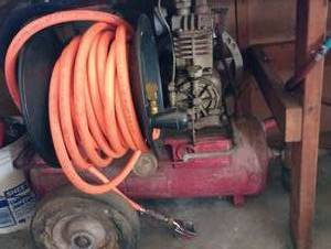 lot 890 image: Vintage Air Compressor wHose
