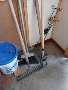 lot 910 image: Two Rakes, Sledge Hammer, Broom Yard Decor