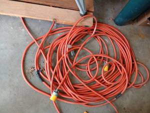 lot 914 image: Two Long Exterior Power Cords