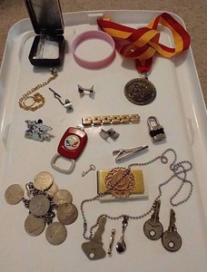 lot 938 image: Vintage Treasure Hunt Lot - Tie Clips, Money Clips, Etc