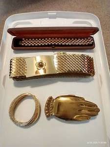 lot 942 image: Small Lot of Metal Ladies Items