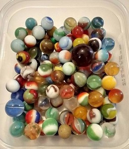 lot 951 image: Small Tub of Nice Vintage Marbles