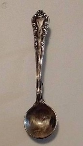 lot 955 image: Small Vintage Sterling Spoon Pin