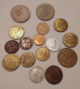 lot 959 image: Small Vintage Token Lot - Larimore Wooden Nickels, Etc