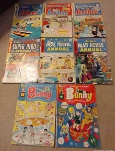 lot 966 image: (8) Vintage Giant Comics - Archie, Etc