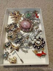 lot 968 image: Vintage BroochPin Lot