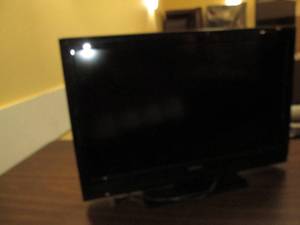 lot 207 image: Insignia flat screen TV 32...