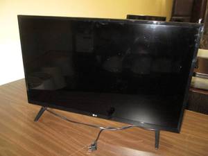 lot 208 image: LG flat screen TV 32...
