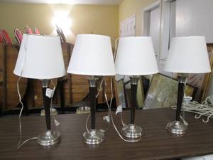 lot 213 image: 4 Matching metal base lamps...