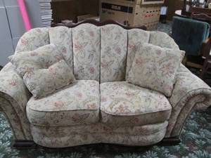 lot 271 image: Oversized love seat...