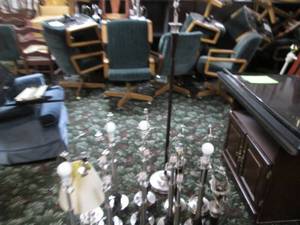 lot 277 image: Large lot of lamps in assorted styles