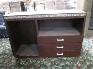 lot 279 image: Dresser measuring 5 wide...