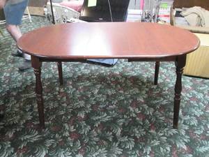 lot 315 image: 2 Tables, both identical with one leaf. Only one is pictured