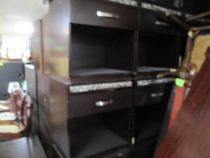 lot 340 image: Lot of 4 nightstands...