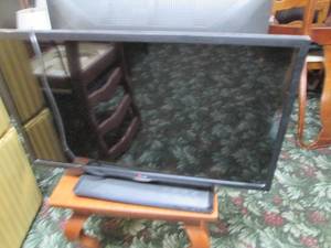 lot 349 image: LG 32 flat screen TV...