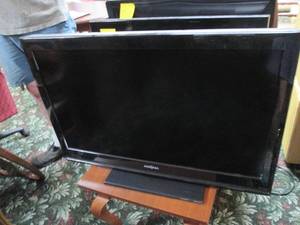 lot 352 image: Insignia 32 flat screen TV...