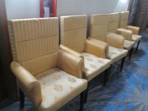lot 329 image: Lot of 5 arm chairs, first come first choice