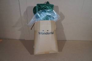 lot 19 image: Lightweight Summer Quilt with 2 Pillowcase -King, Green