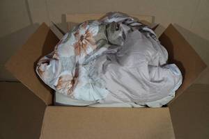 lot 27 image: King Bed Set