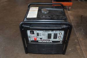 lot 73 image: Honda Inverter EB2800i 2800 Watt Portable Gas Powered Generator