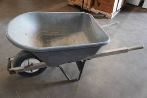 lot 77 image: True Temper Wheelbarrow
