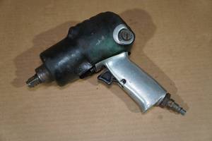 lot 84 image: Ingersoll Rand 12 Drive Air Impact Wrench